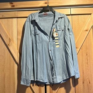 NWT Wrangler L Button Up